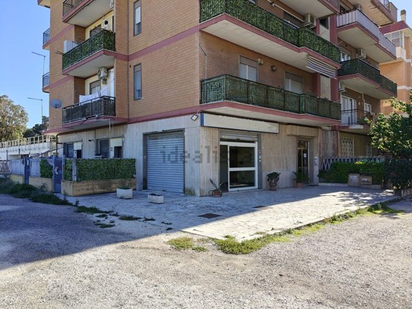 locale commerciale in affitto a Pomezia in zona Torvaianica