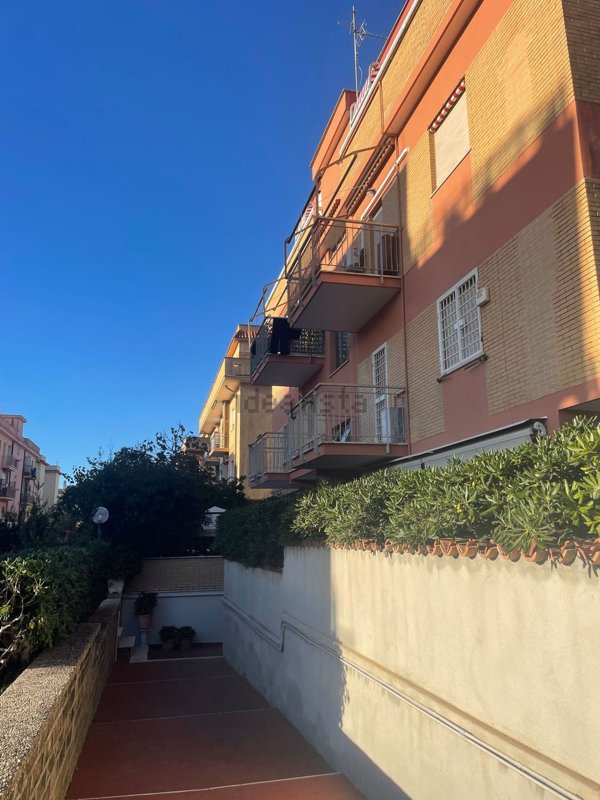 appartamento in affitto a Pomezia in zona Torvaianica