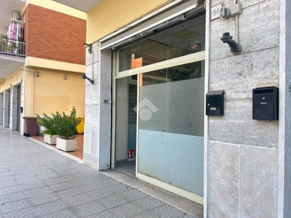 locale commerciale in affitto a Pomezia