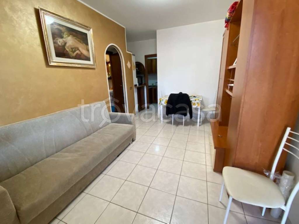 appartamento in affitto a Pomezia in zona Torvaianica