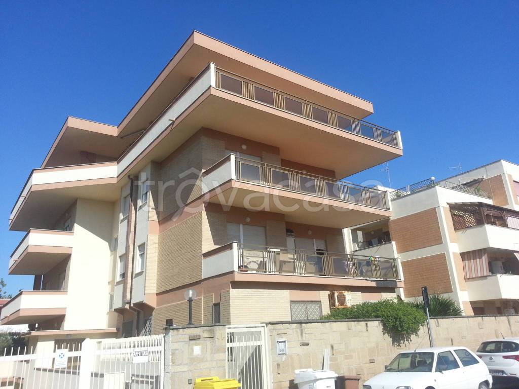 appartamento in affitto a Pomezia in zona Torvaianica