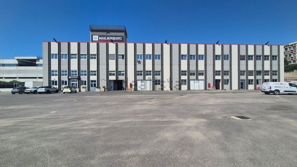 locale commerciale in affitto a Pomezia