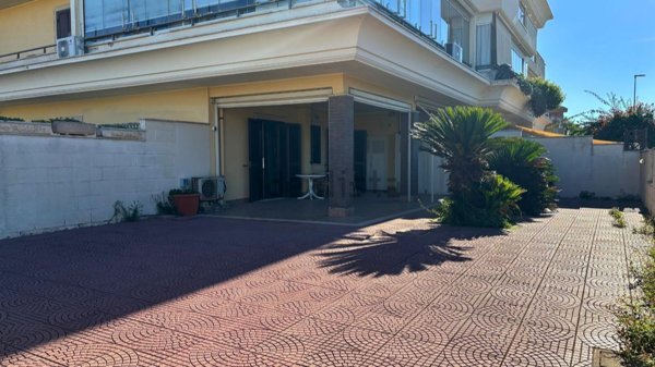 appartamento in affitto a Pomezia in zona Torvaianica