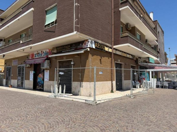 negozio in affitto a Pomezia in zona Torvaianica