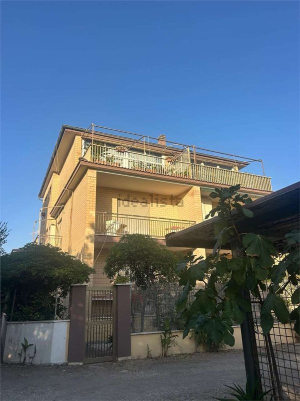 appartamento in affitto a Pomezia in zona Torvaianica