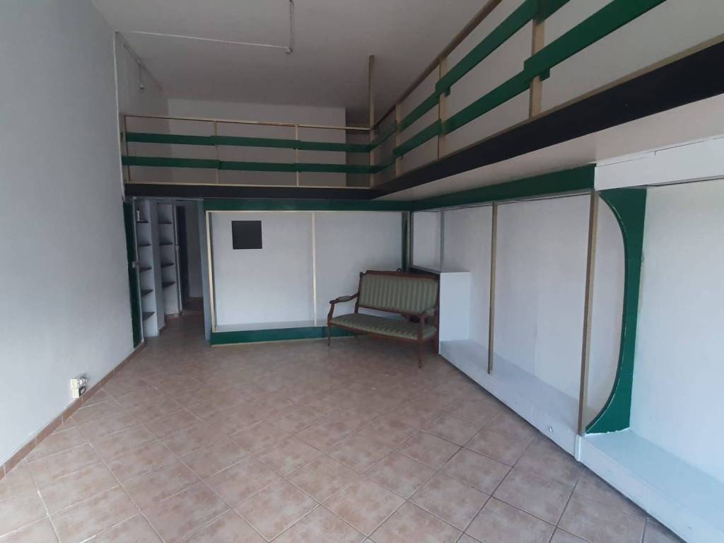 negozio in affitto a Riano
