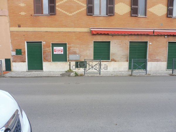 locale commerciale in affitto a Riano