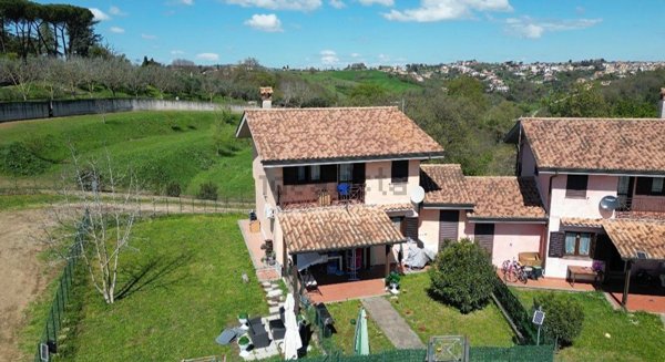casa indipendente in affitto a Riano