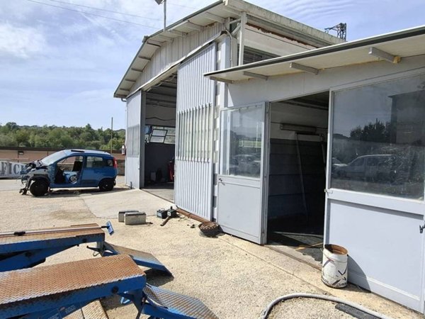 locale commerciale in affitto a Riano