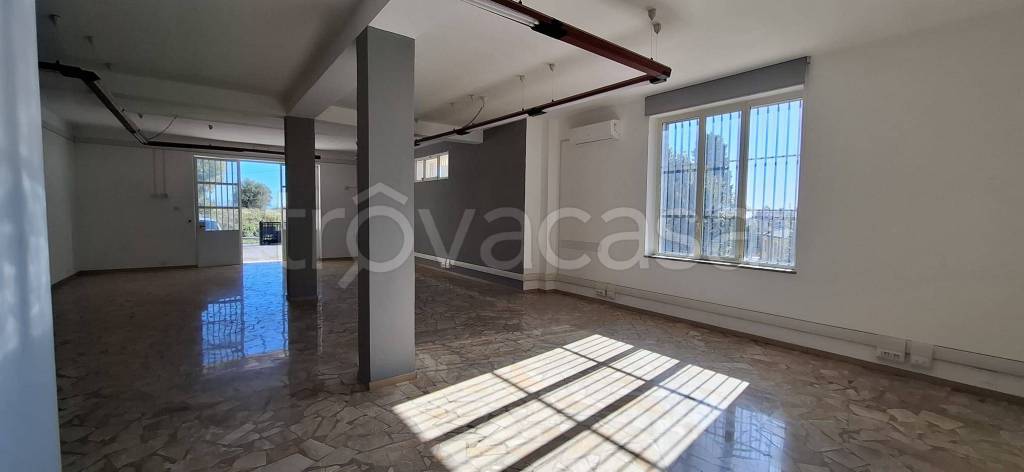 negozio in affitto a Riano