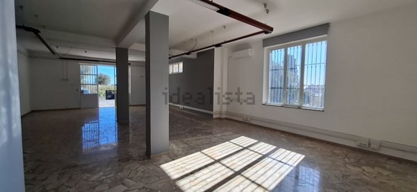 locale commerciale in affitto a Riano