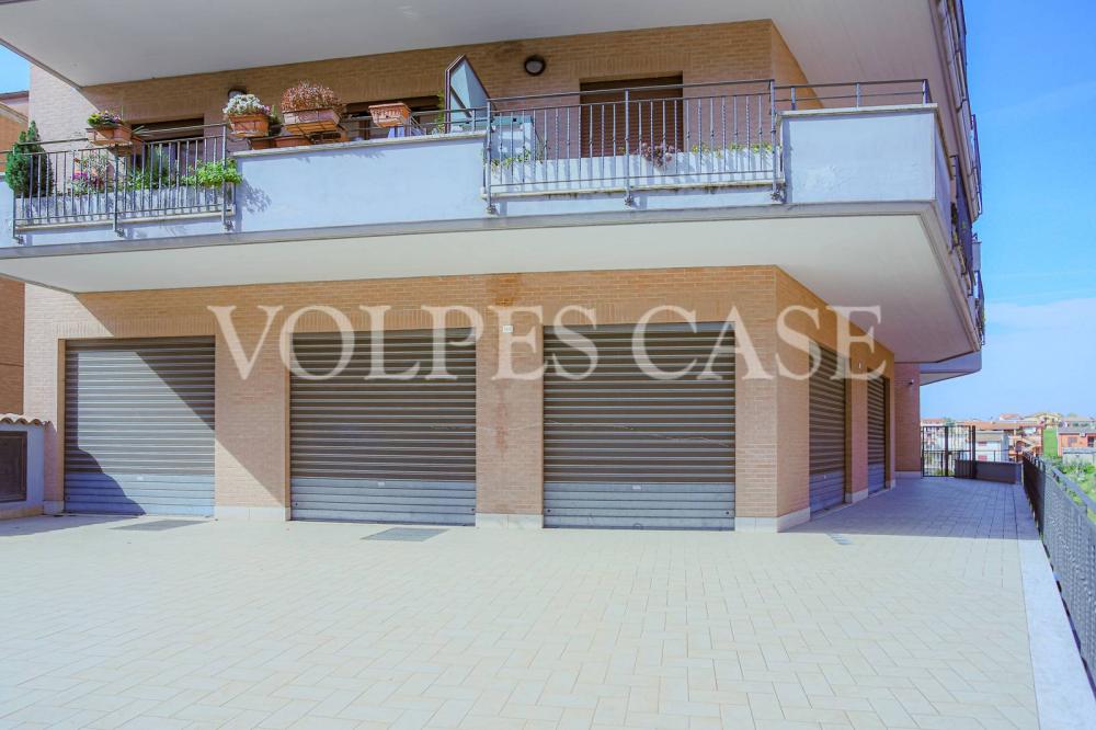 negozio in affitto a Riano