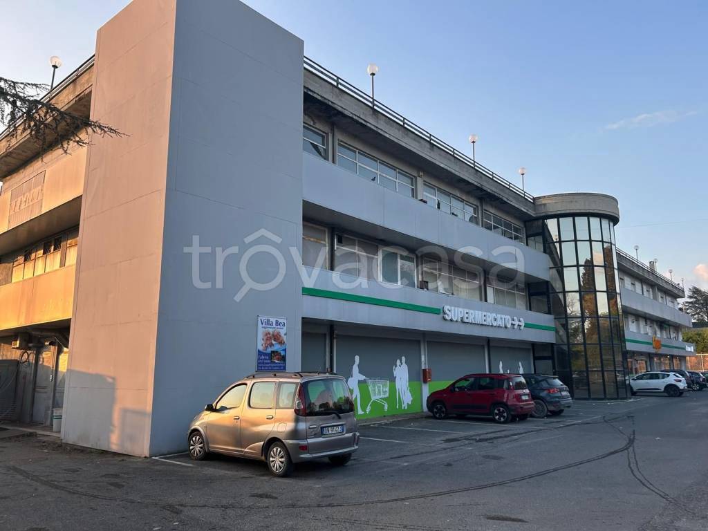negozio in affitto a Rignano Flaminio