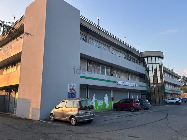 locale commerciale in affitto a Rignano Flaminio