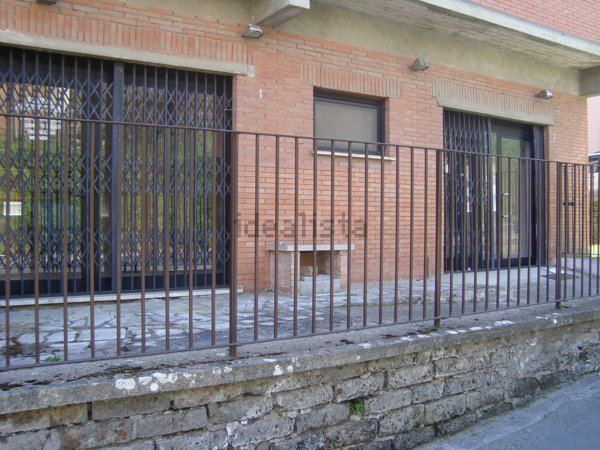 locale commerciale in affitto a Rignano Flaminio