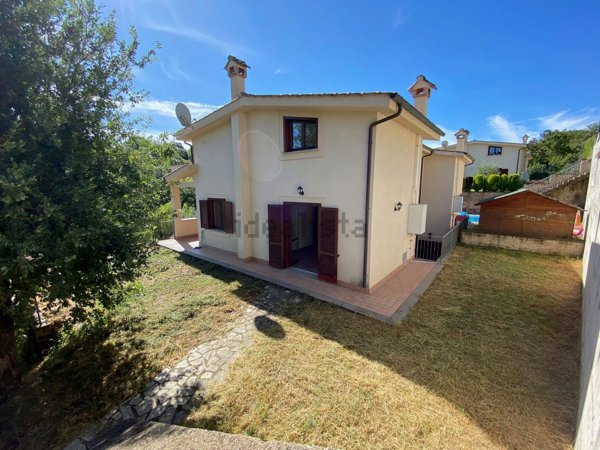 casa indipendente in affitto a Rignano Flaminio in zona Montelarco