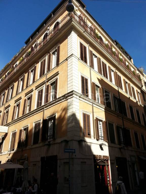 locale di sgombero in affitto a Roma in zona Trevi-Colonna