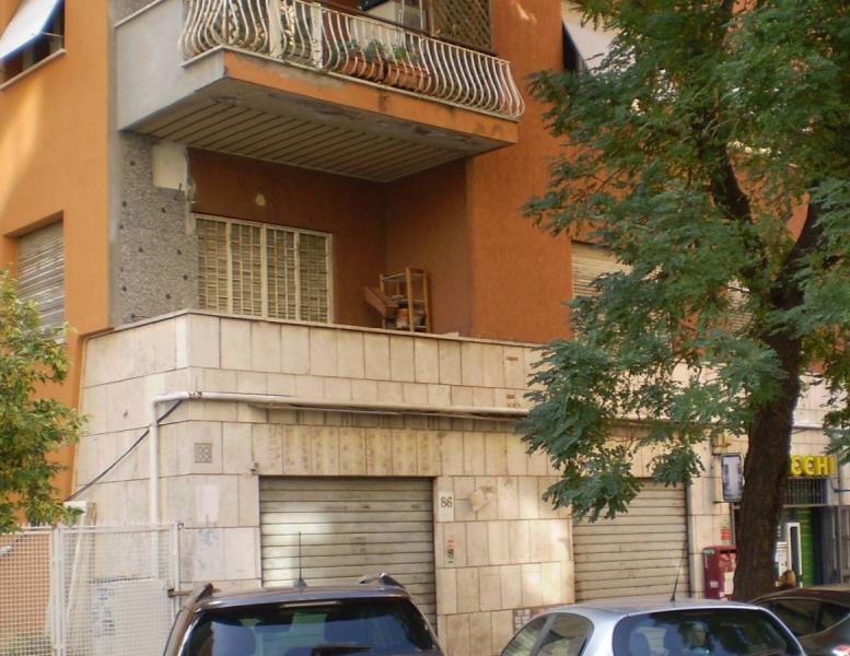 locale commerciale in affitto a Roma in zona Appio Latino