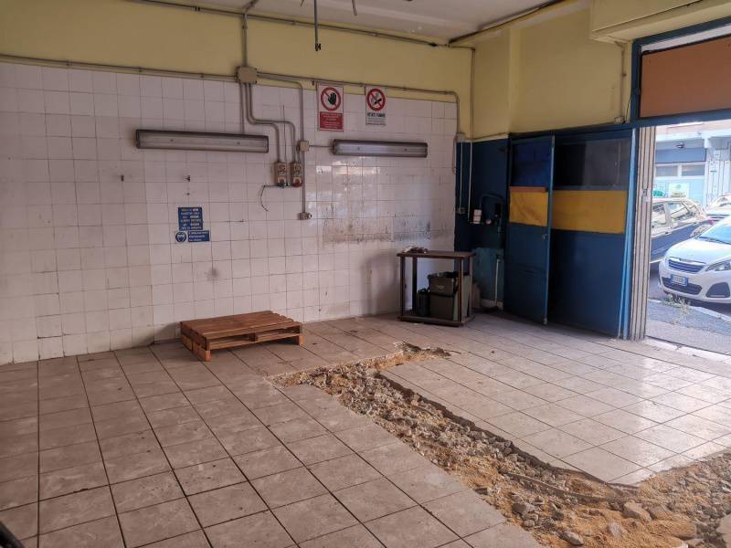 negozio in affitto a Roma in zona Ostia