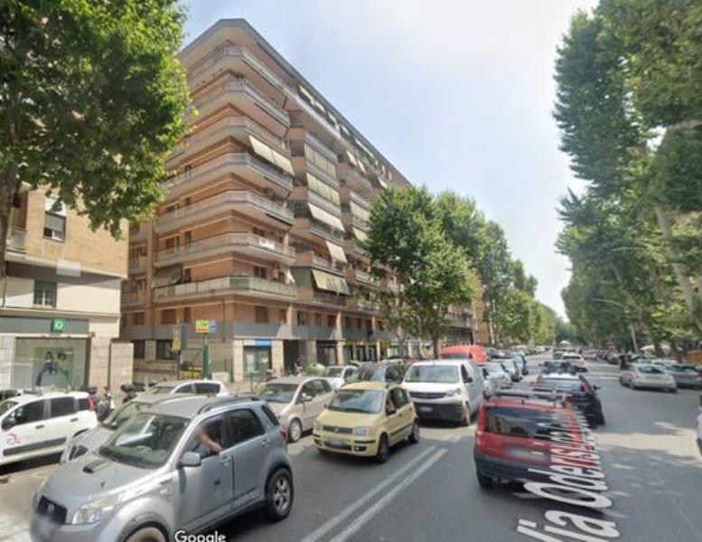 locale commerciale in affitto a Roma in zona Rione Prati