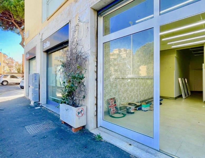 locale commerciale in affitto a Roma in zona EUR