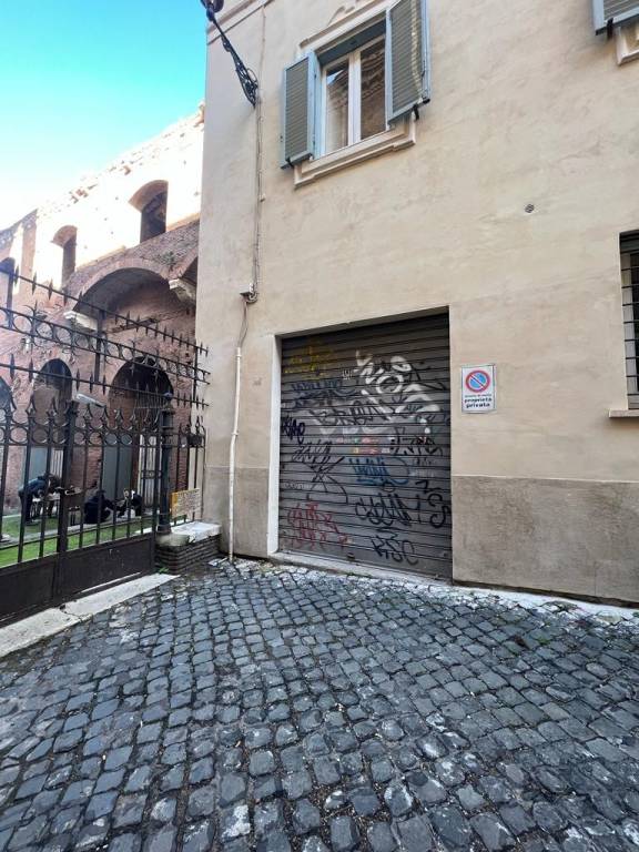 locale di sgombero in affitto a Roma in zona Celio