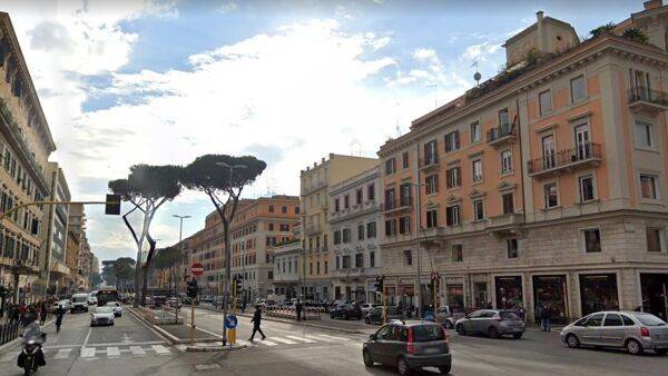 negozio in affitto a Roma in zona Appio Latino