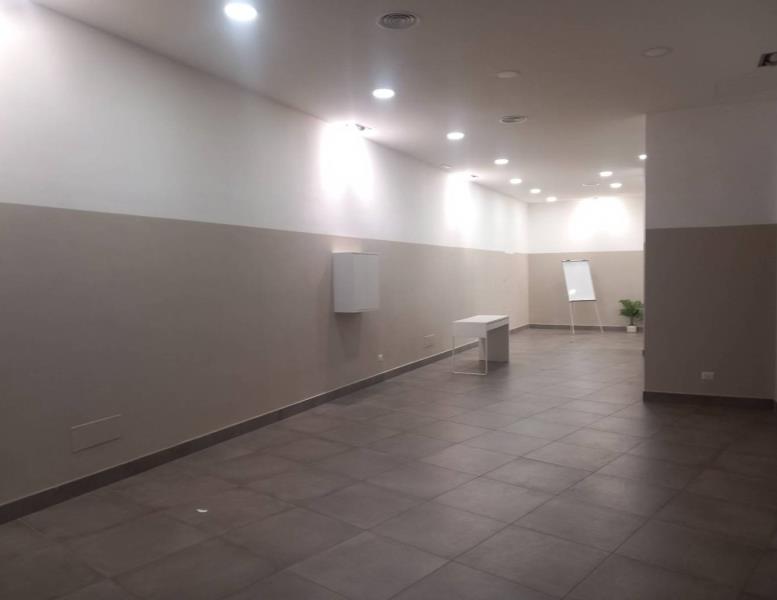 locale commerciale in affitto a Roma in zona Tuscolano
