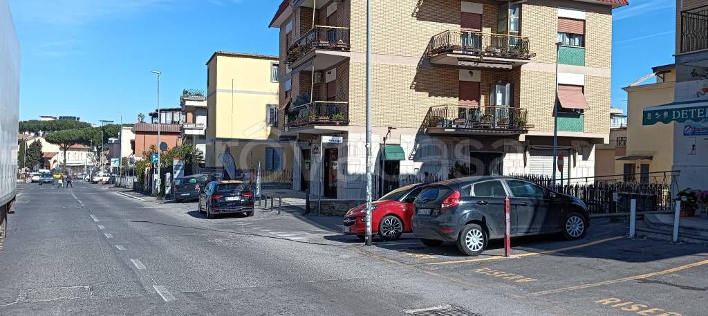 locale di sgombero in affitto a Roma in zona Ponte di Nona