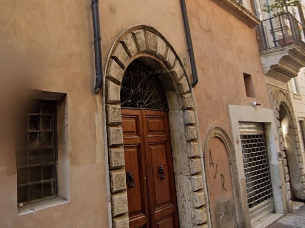 locale commerciale in affitto a Roma in zona Parione/Sant'Eustachio