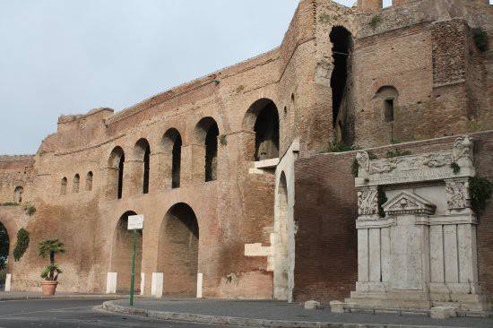 locale commerciale in affitto a Roma