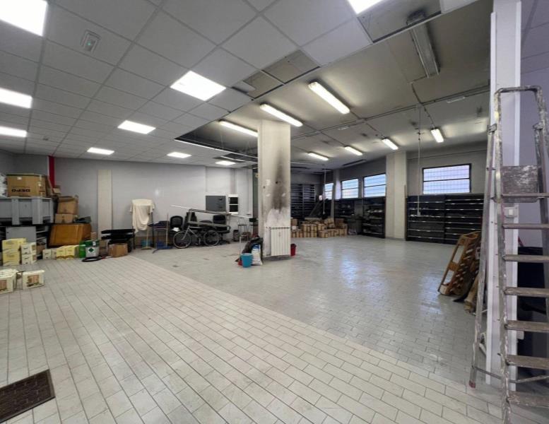 negozio in affitto a Roma in zona Tuscolano
