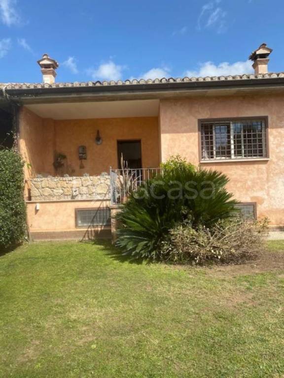 casa indipendente in affitto a Roma in zona Casal Palocco