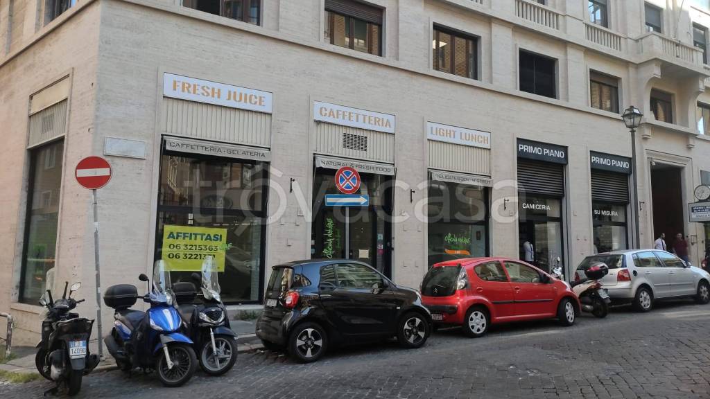 quadrivano in affitto a Roma in zona Trevi-Colonna