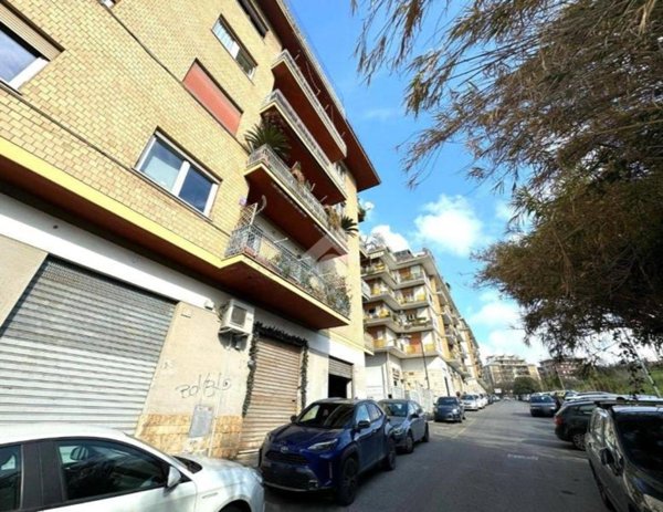 locale commerciale in affitto a Roma