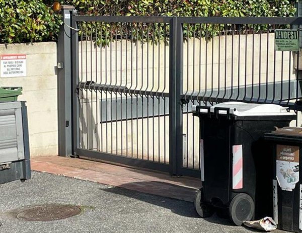 locale di sgombero in affitto a Roma in zona Casal Morena