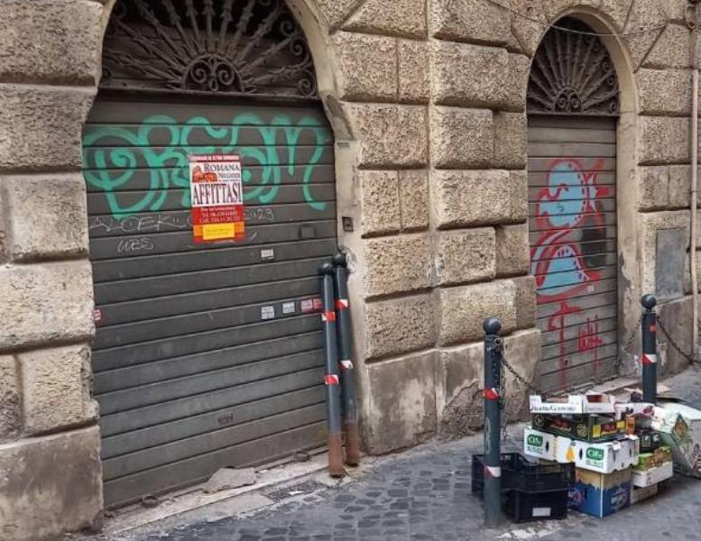 negozio in affitto a Roma in zona Trevi-Colonna