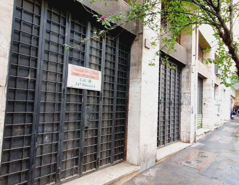 locale commerciale in affitto a Roma in zona Appio Latino