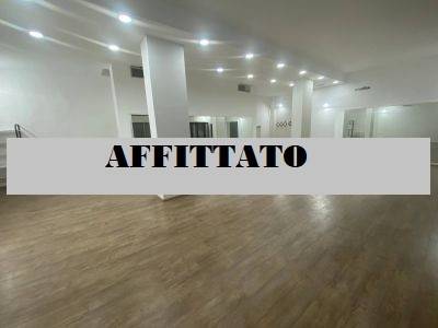 negozio in affitto a Roma in zona Tuscolano