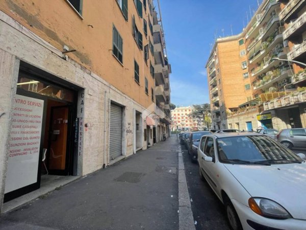 negozio in affitto a Roma in zona Appio Latino