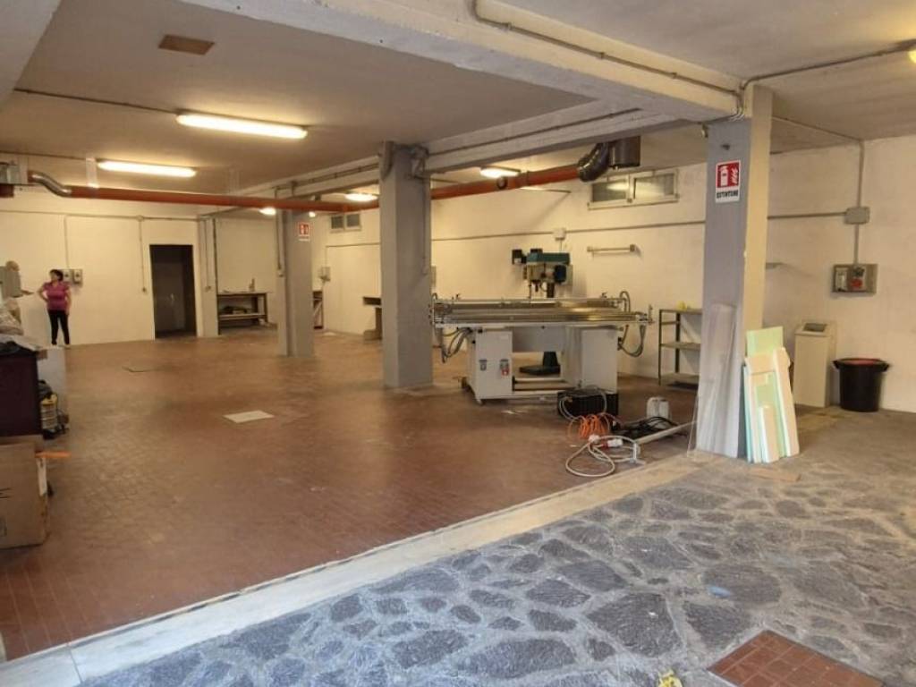 negozio in affitto a Roma in zona Torre Angela