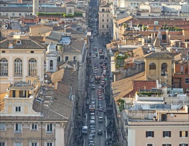 negozio in affitto a Roma in zona Trevi-Colonna