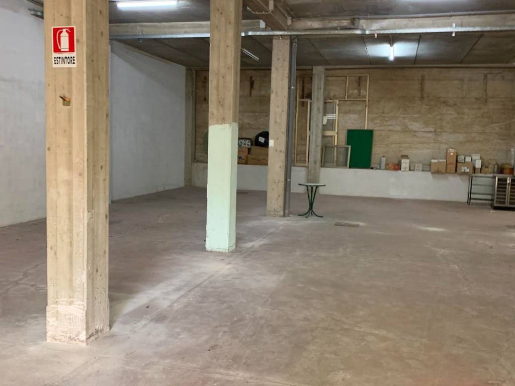 locale commerciale in affitto a Roma in zona Finocchio