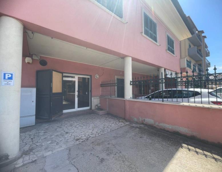 locale commerciale in affitto a Roma in zona Borghesiana