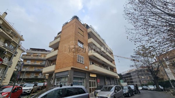 locale commerciale in affitto a Roma