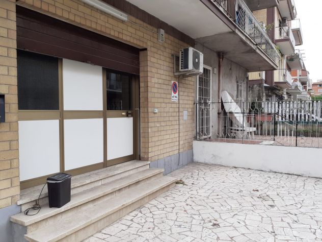negozio in affitto a Roma in zona Tor Bella Monaca