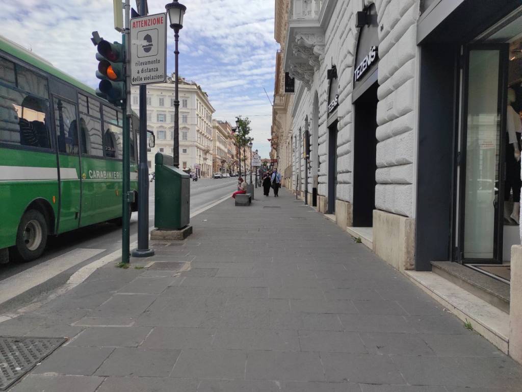 negozio in affitto a Roma in zona Rione Monti/Campitelli