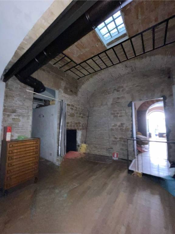 negozio in affitto a Roma in zona Rione Monti/Campitelli