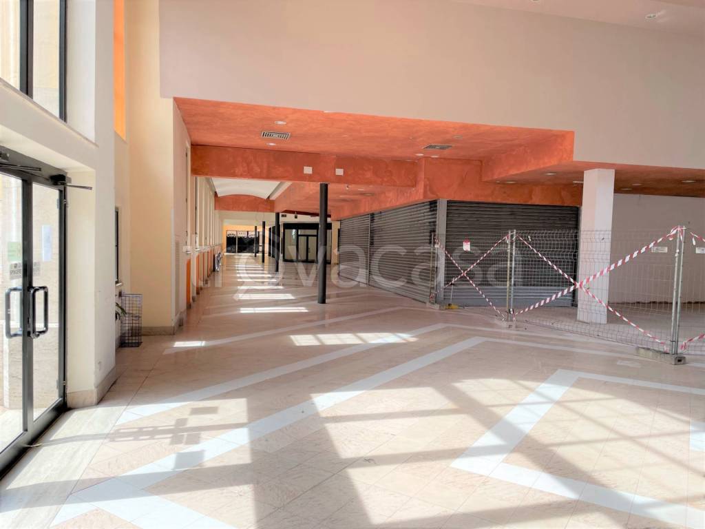 negozio in affitto a Roma in zona Ostia