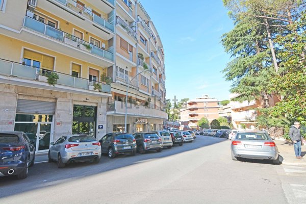 locale commerciale in affitto a Roma in zona Trionfale